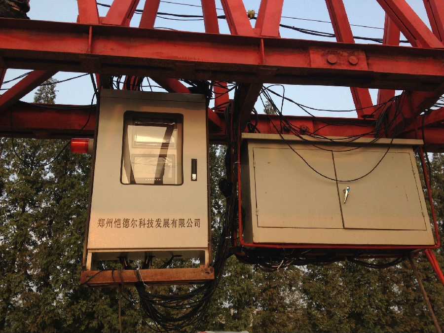 起重機械設備監(jiān)控系統(tǒng)現場安裝照片二